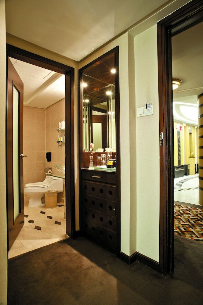 Howard Johnson Ginwa Plaza Hotel