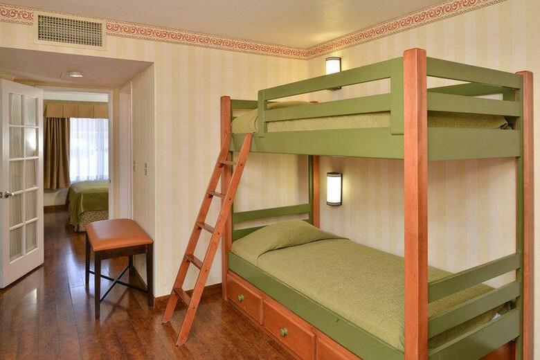 Hotel Best Western Raffles Inn & Suites
