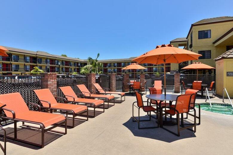 Hotel Best Western Raffles Inn & Suites