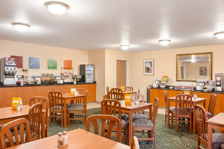 Hotel Comfort Inn & Suites