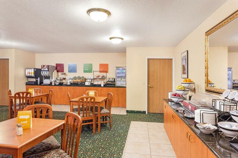 Hotel Comfort Inn & Suites