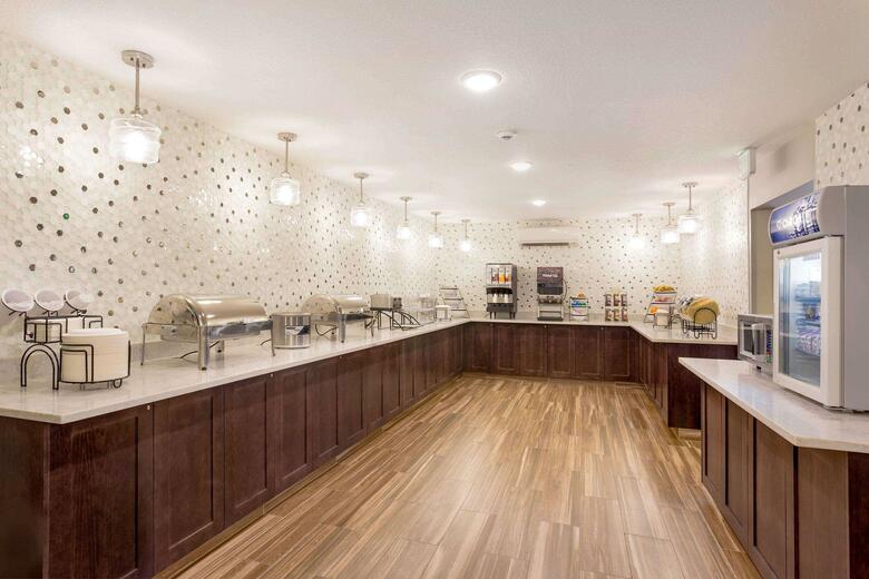 Hotel Comfort Inn & Suites
