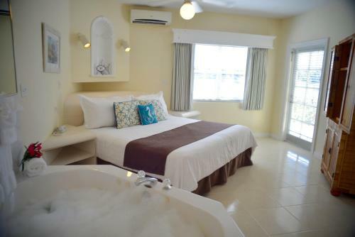 Hotel Sandyport Beach Resort