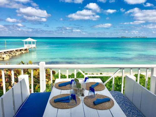 Hotel Sandyport Beach Resort