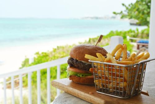 Hotel Sandyport Beach Resort