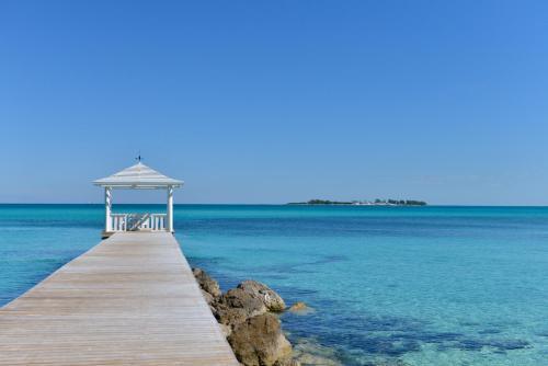 Hotel Sandyport Beach Resort