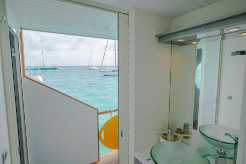 Aqua Lodge