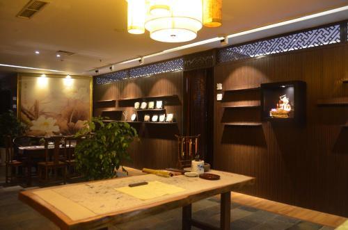 E Mei Shan Central Sunshine Hotel