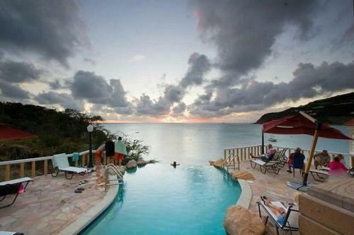 Apartamentos Suites At Divi Little Bay Beach Resort