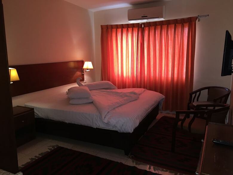 Zaina Plaza Hotel