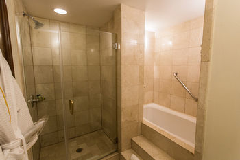 Hotel Real Intercontinental Managua At Metrocentro Mall