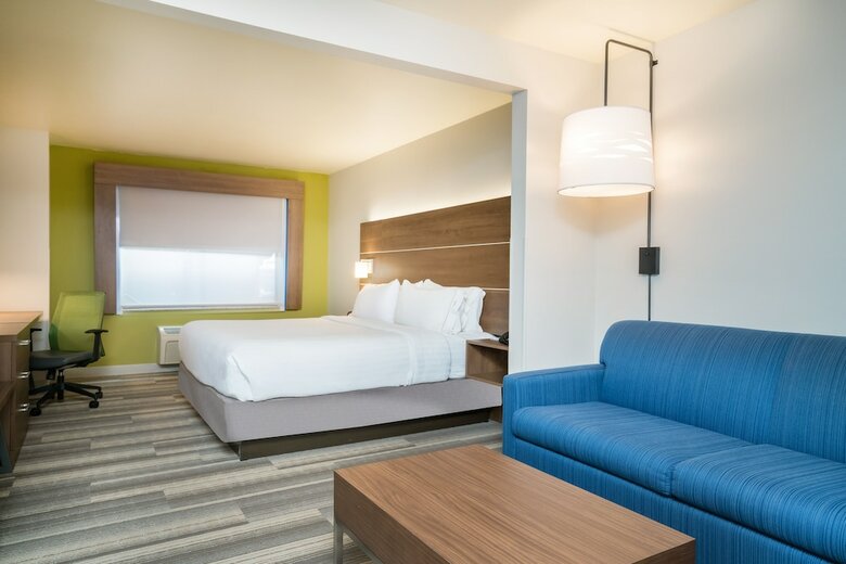 Holiday Inn Express Hotel & Suites Rocky Mount