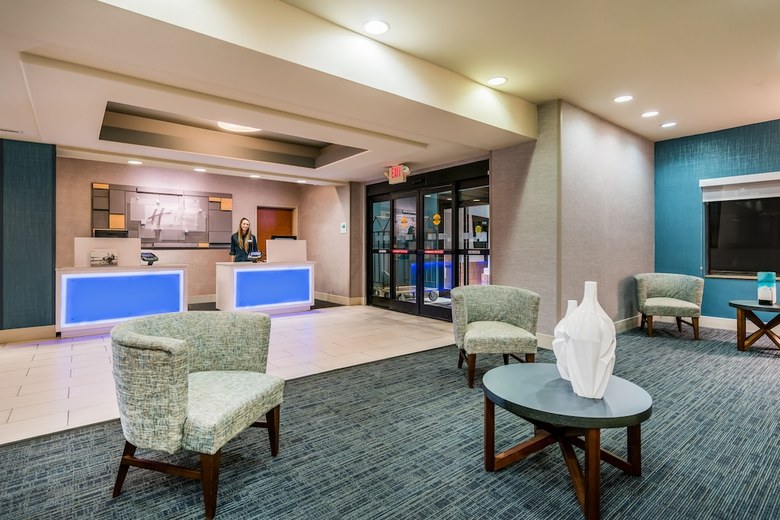 Holiday Inn Express Hotel & Suites Rocky Mount