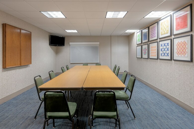 Holiday Inn Express Hotel & Suites Rocky Mount