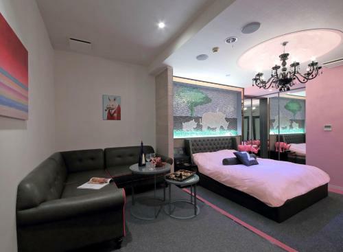 Hotel Glare Zip Club