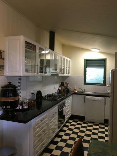 Hostal Pitstop Lodge Guesthouse B&B