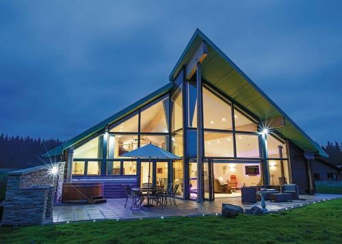 Straker Lodges