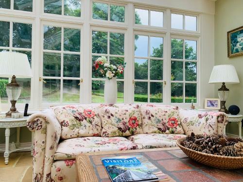 Bed & Breakfast Larchmount House