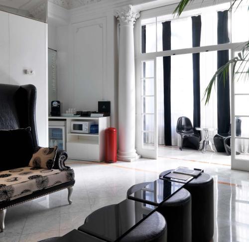 Chic & Basic Born Boutique Hotel