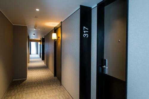 Hotel Home Inn Plus Shanghai West Yan'an Road