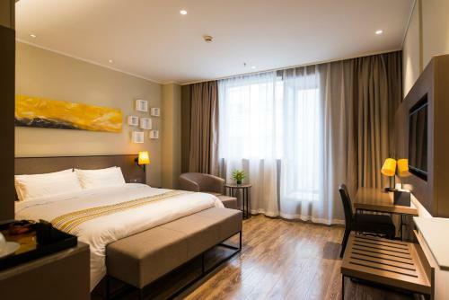 Hotel Home Inn Plus Shanghai West Yan'an Road