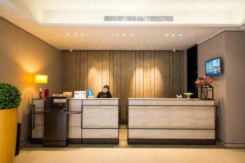 Hotel Home Inn Plus Shanghai West Yan'an Road