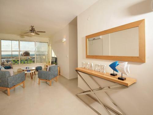 Housea - Sea View Apartment