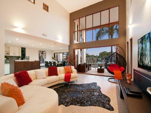Villa The Beach-whole House 6 Bedrooms 3 Bathrooms