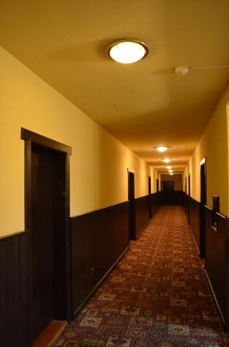 Hotel Land?tejnsk� Dv?r
