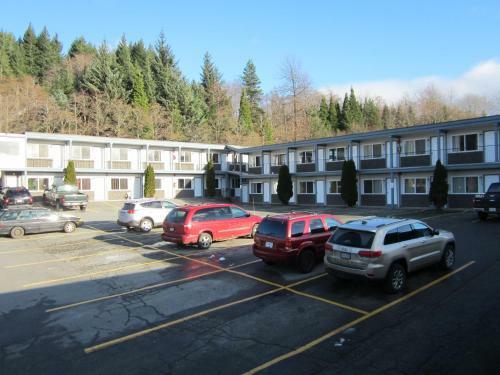 The Chalet Motel