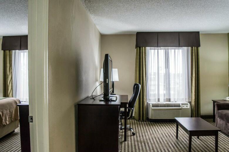 Hotel Comfort Inn & Suites