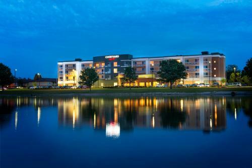 Hotel Courtyard By Marriott Evansville East
