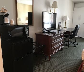 Hotel Carmel Inn & Suites