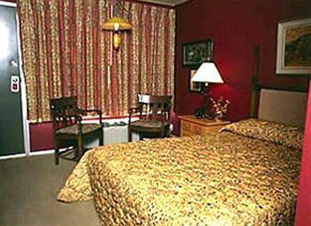 Outback Roadhouse Motel & Suites