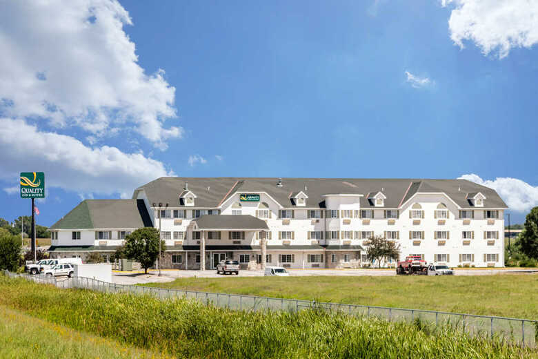 Hotel Quality Inn & Suites