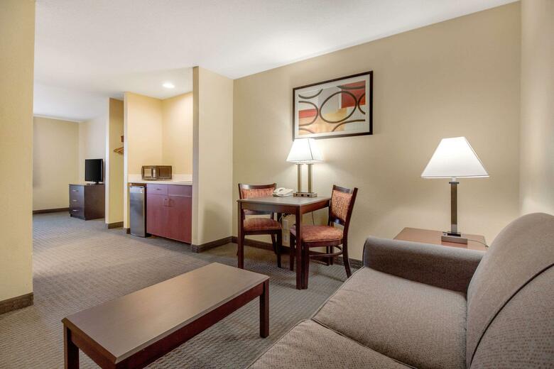 Hotel Quality Inn & Suites