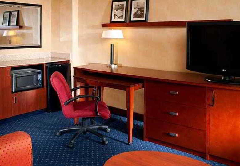 Hotel Courtyard By Marriott Detroit Livonia