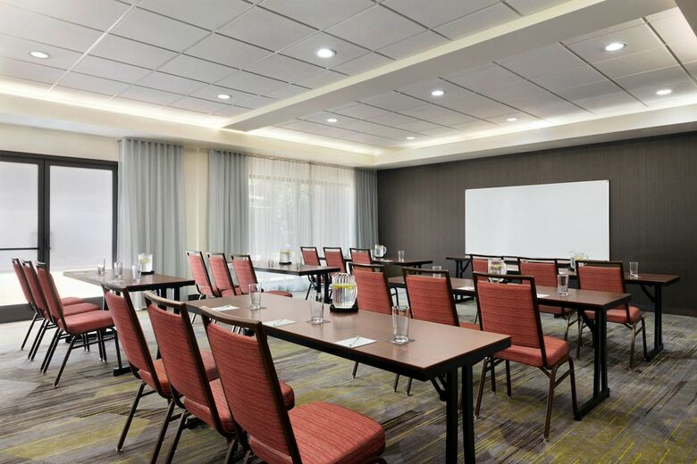 Hotel Courtyard By Marriott Tulsa Central