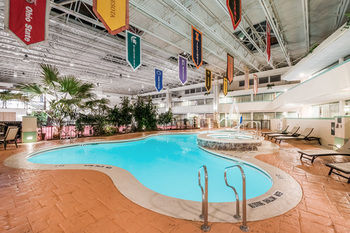 Ramada State College Hotel And Conference Center