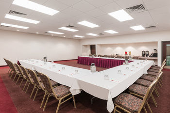 Ramada State College Hotel And Conference Center