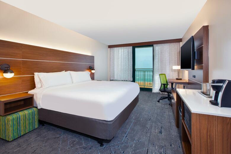 Holiday Inn Express Hotel & Suites Va Beach Oceanfront