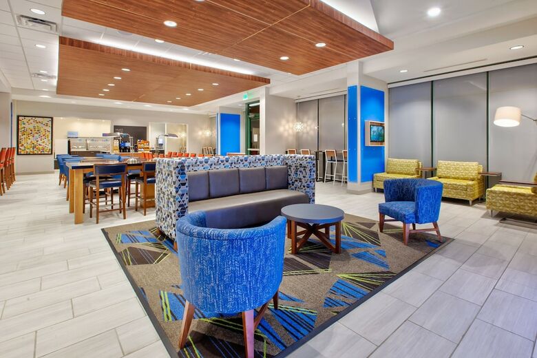 Holiday Inn Express Hotel & Suites Va Beach Oceanfront