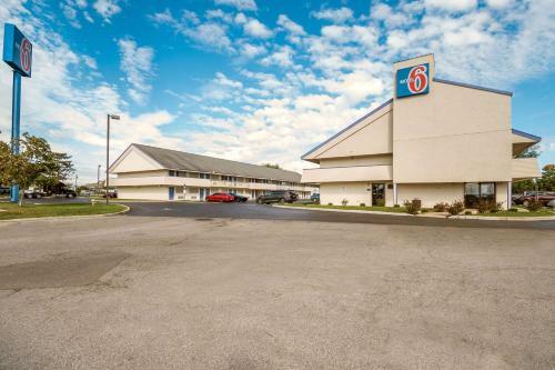 Motel 6 Grove City