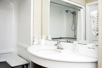 Holiday Inn Express Hotel & Suites White River Junction