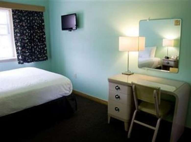 Holiday Music Motel