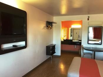 Motel 6 Brownsville North