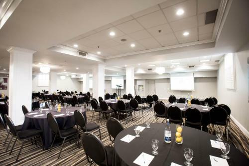 Cambridge Hotel And Conference Centre