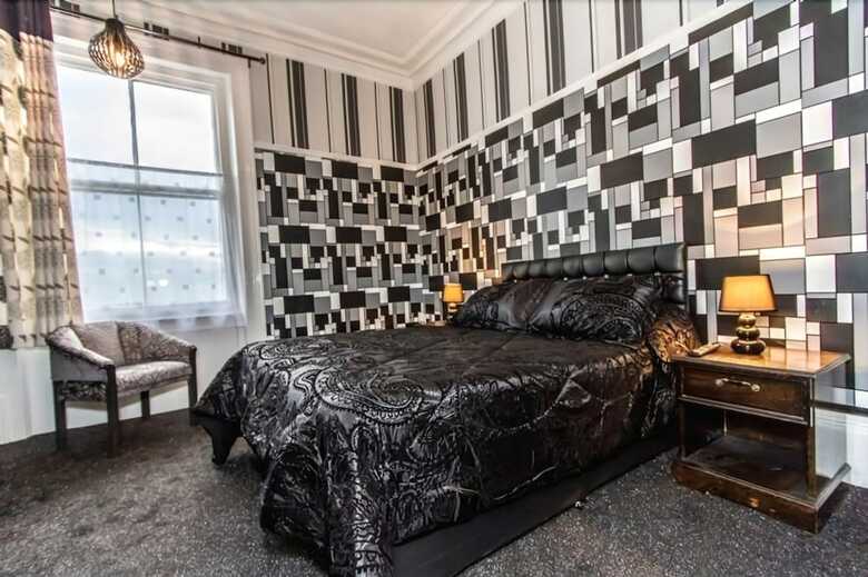 The Carlton Hotel