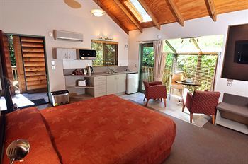 Motel Rainforest Retreat