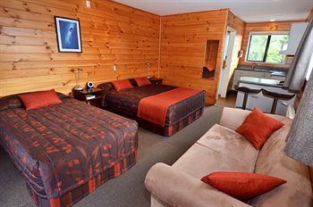 Motel Rainforest Retreat